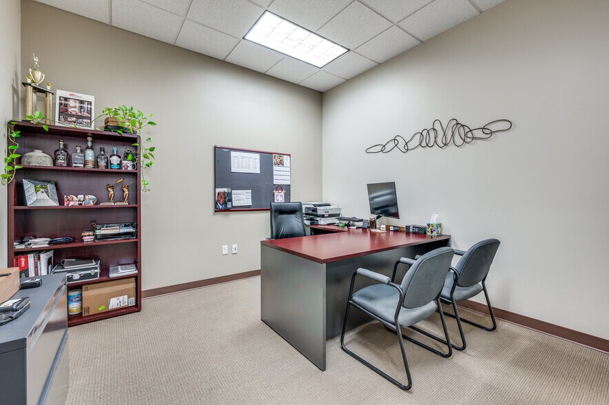 More Photos Of 6652 Pinecrest Dr, Plano Office For Lease