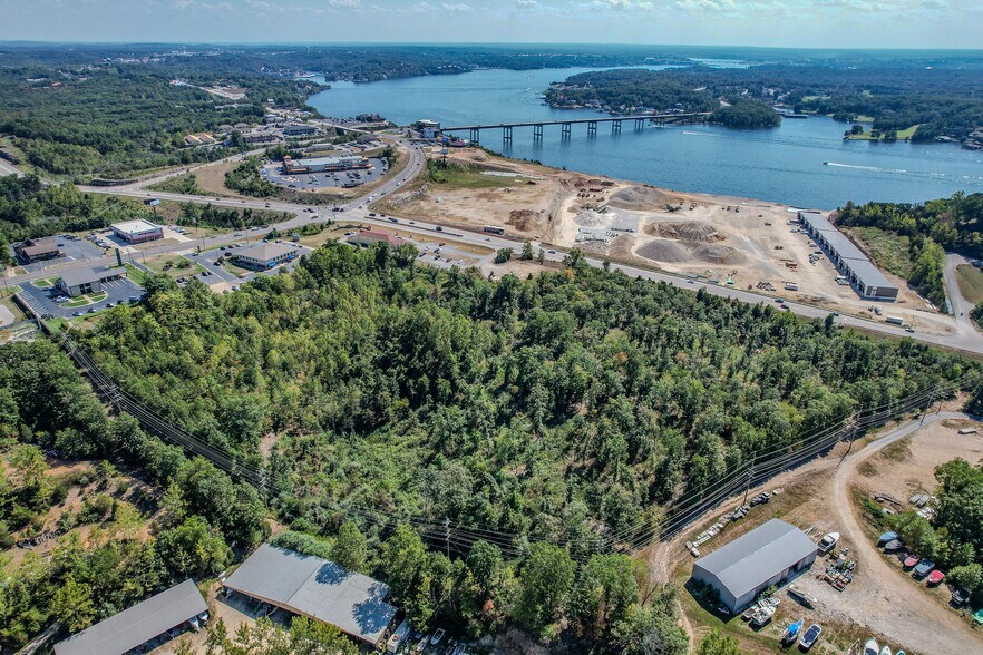 More Photos Of 109 Horseshoe Bend Pky, Lake Ozark Office For Sale