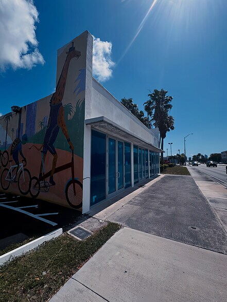 More Photos Of 1949 NE 163rd St, North Miami Beach Freestanding For Lease