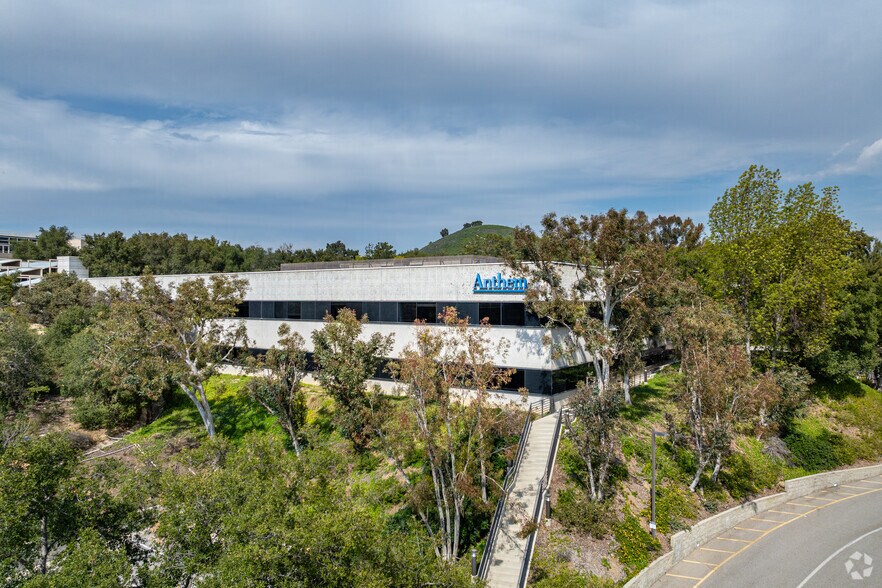 More Photos Of 4553 La Tienda Rd, Westlake Village Light Manufacturing For Sale