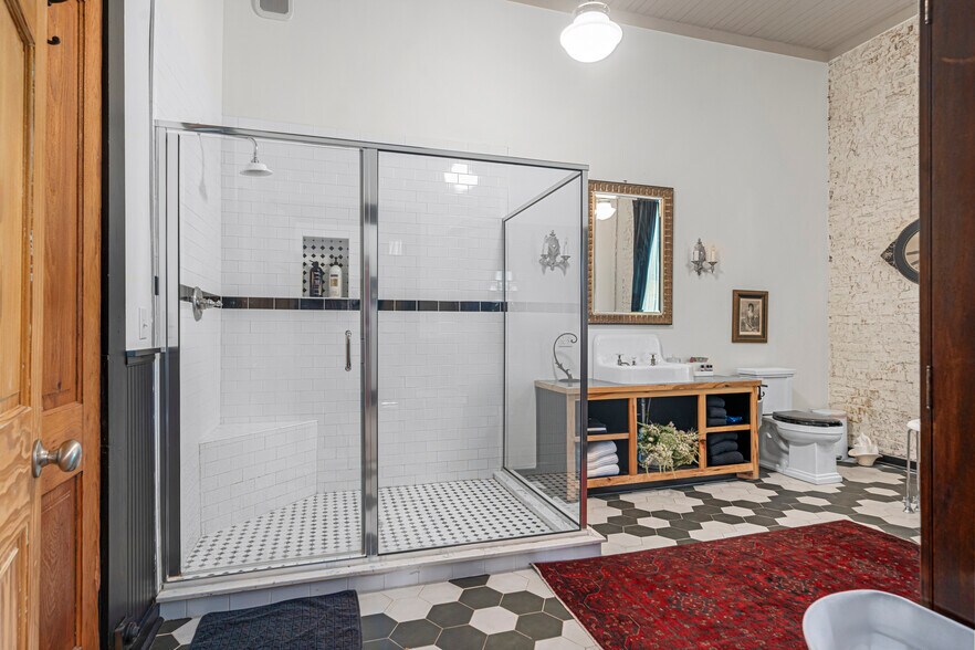 More Photos Of 411 E Front Ave, Chester Hospitality For Sale
