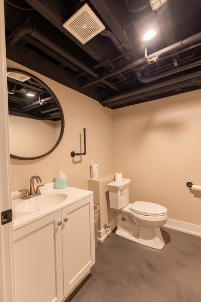 More Photos Of 827 N Milwaukee Ave, Chicago Storefront Retail Office For Sale