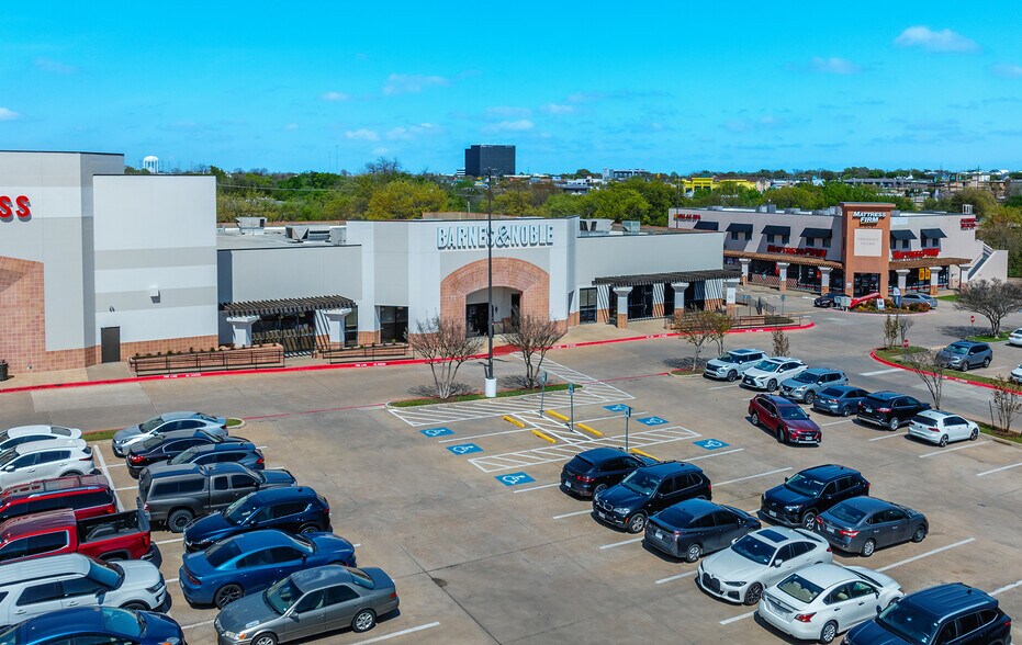 More Photos Of 801-1001 W 15th St, Plano Unknown For Lease