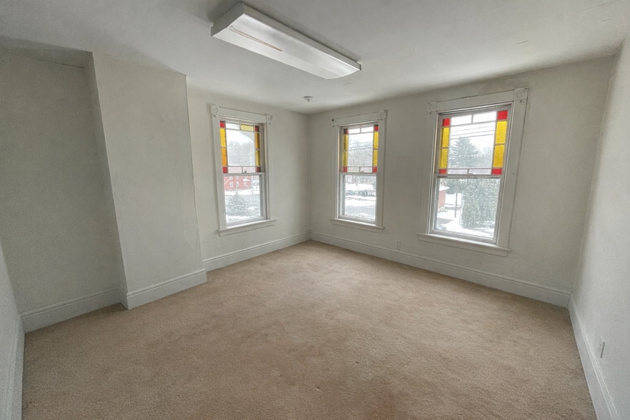 More Photos Of 8 W High St, East Hampton Office For Sale