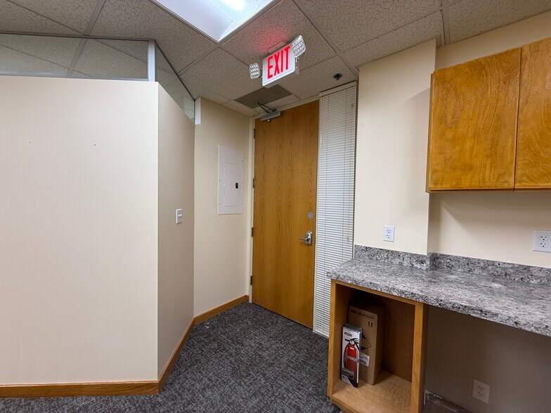 More Photos Of 33 Bartlett St, Lowell Medical For Lease