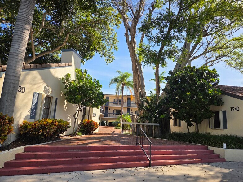 More Photos Of 1250 S Federal Hwy, Boynton Beach Office For Lease