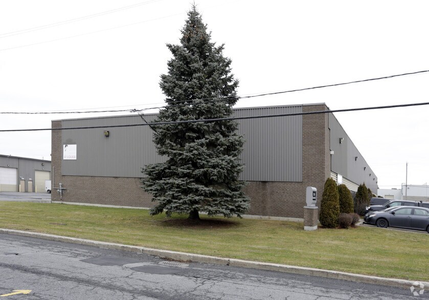 More Photos Of 3505 Rue Isabelle, Brossard Warehouse For Lease