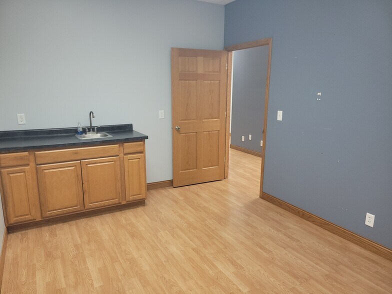 More Photos Of 16050 Woodmint Ln, South Beloit Warehouse For Lease