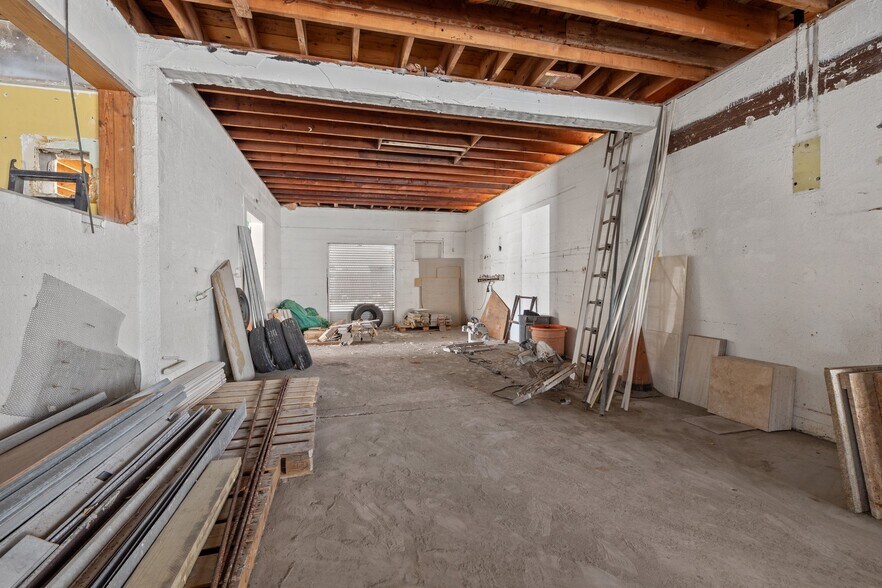 More Photos Of 7900 Blind Pass Rd, Saint Petersburg Freestanding For Sale