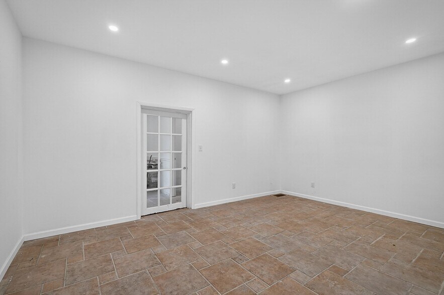 More Photos Of 219 Magnolia Ave, Daytona Beach Storefront Retail Residential For Sale