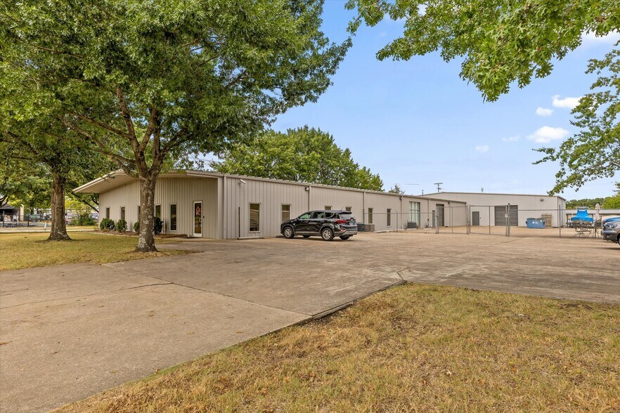 Primary Photo Of 3200 N Hawthorne St, Chattanooga Flex For Sale