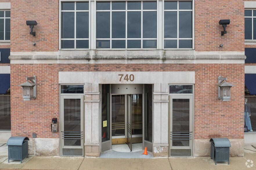 More Photos Of 720-730 Waukegan Rd, Deerfield Unknown For Lease