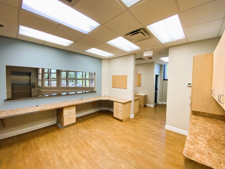 More Photos Of 401 Manatee Ave E, Bradenton Medical For Sale