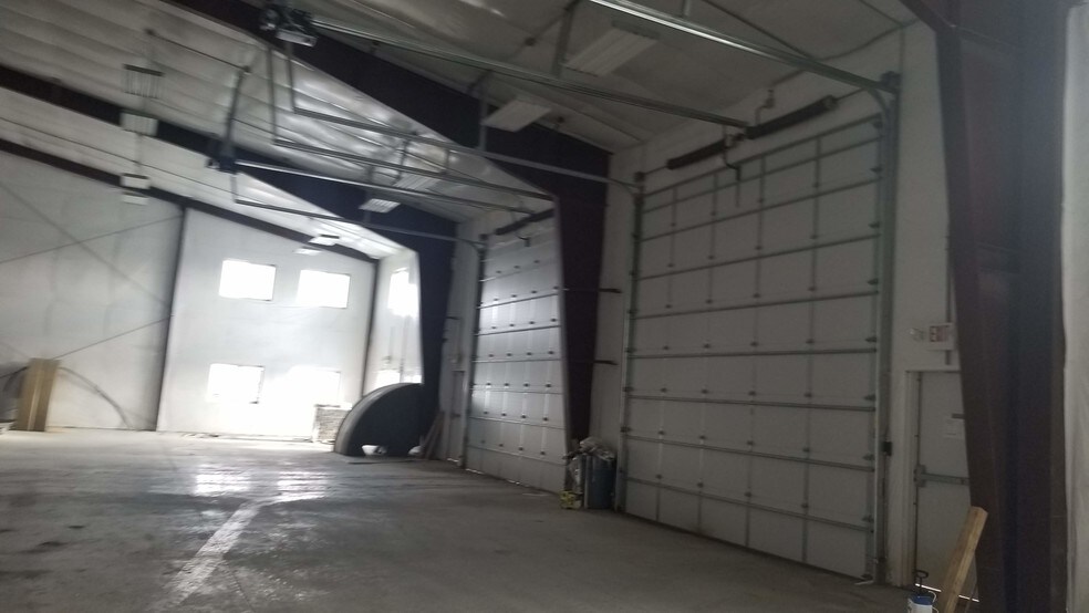 More Photos Of 6414 Wickum Rd, Williston Warehouse For Lease