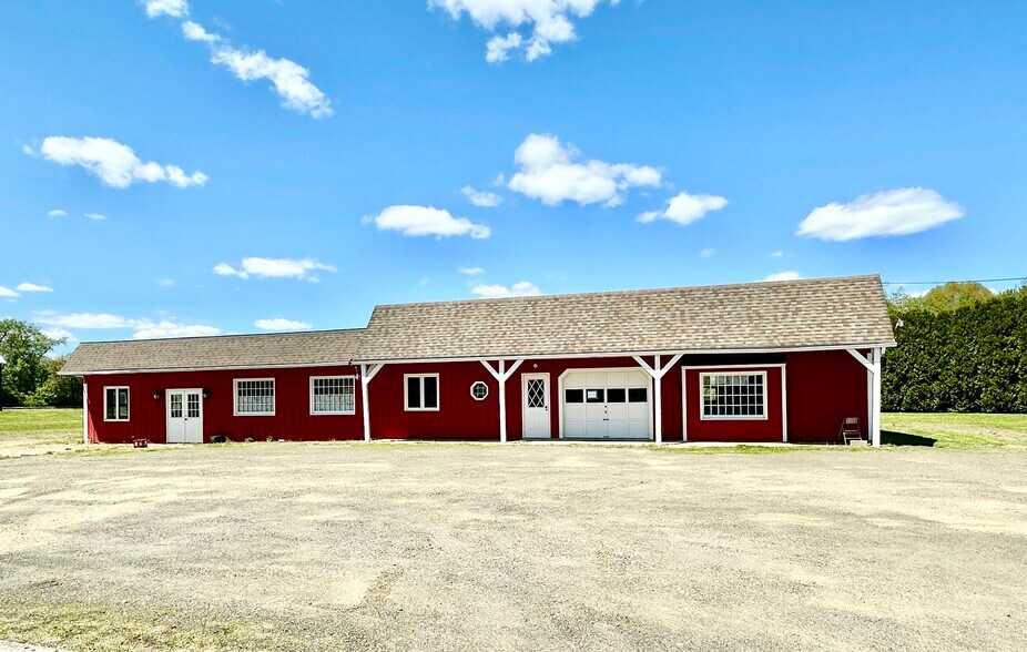 More Photos Of 10 Rocky Hill Rd, Hadley Freestanding For Lease