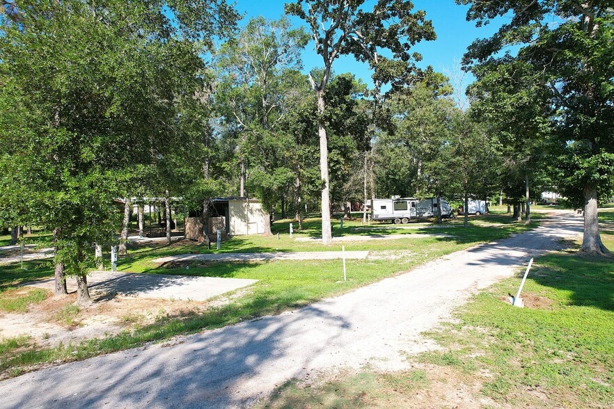 More Photos Of 6300 FM 3081, Willis Manufactured Housing Mobile Home Park For Sale