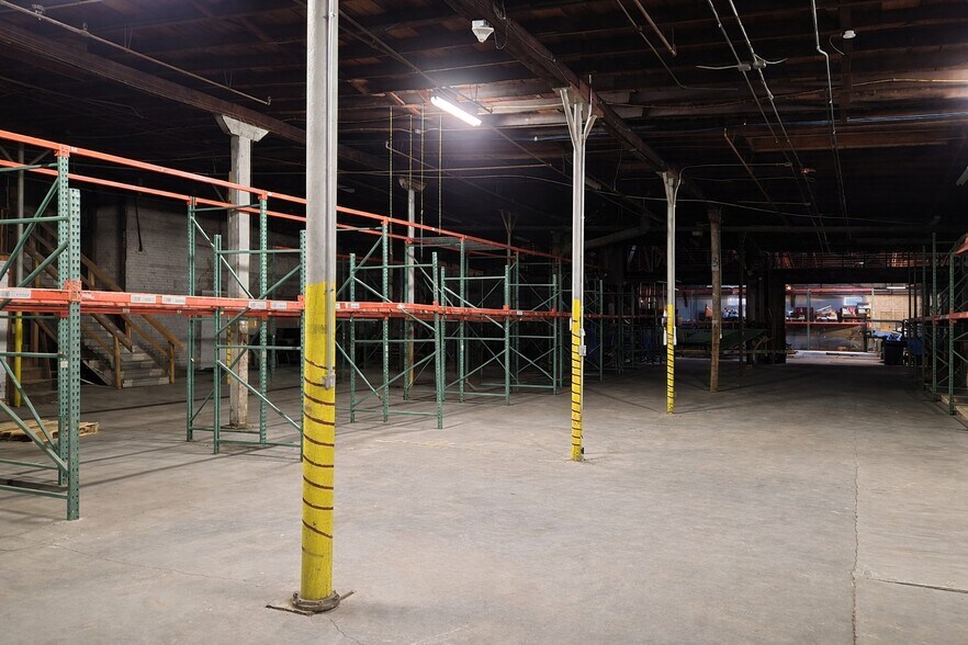 More Photos Of 432 N Royal St, Jackson Warehouse For Lease