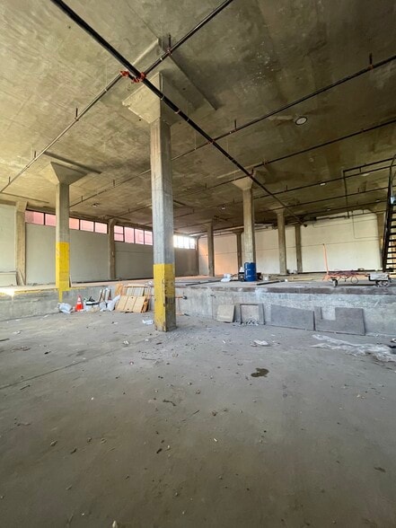 More Photos Of 815 E 135th St, Bronx Warehouse For Lease