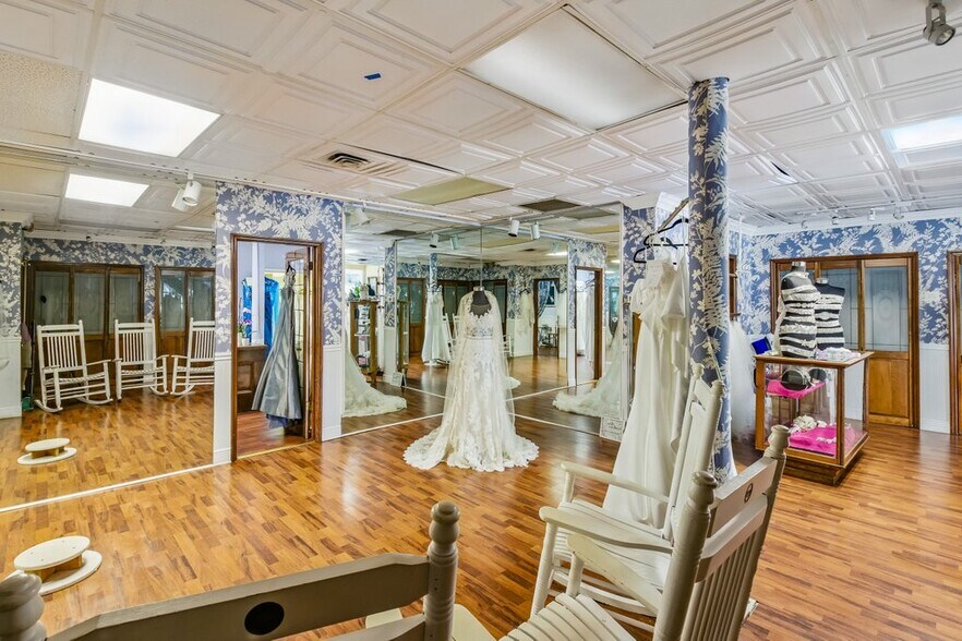 More Photos Of 4066 Broward Blvd, Fort Lauderdale Storefront Retail Office For Sale