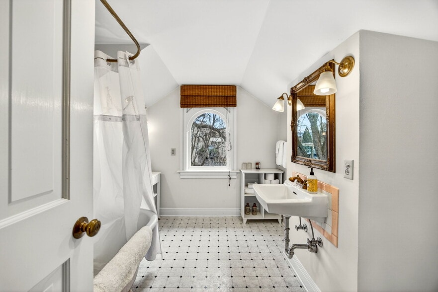 More Photos Of 668 N Main St, Ashland Hospitality For Sale