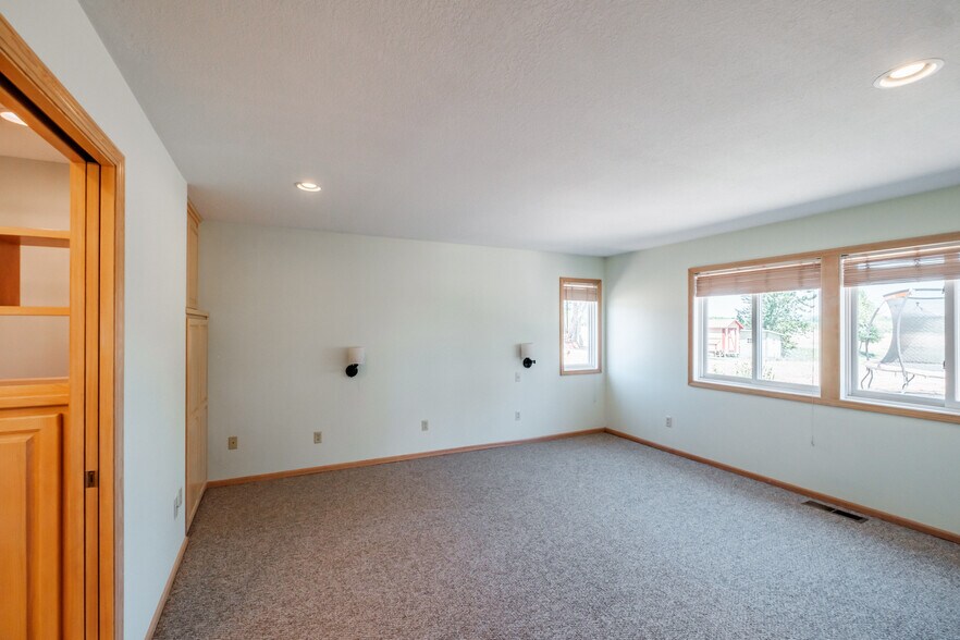 More Photos Of 10845 Brateng Rd, Monmouth Winery Vineyard For Sale