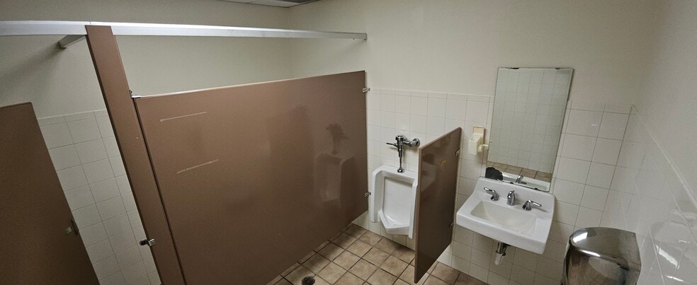 More Photos Of 4917 South Blvd, Charlotte Medical For Lease