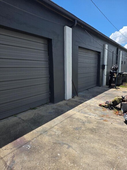 More Photos Of 2830 St Charles St, Fort Myers Auto Repair For Sale