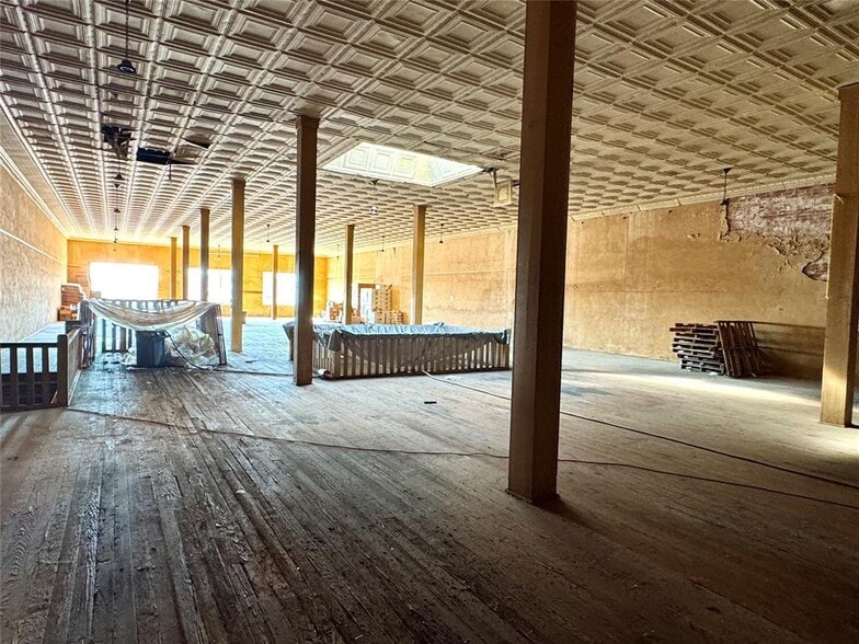 More Photos Of 516 W Chickasha Ave, Chickasha Storefront For Sale