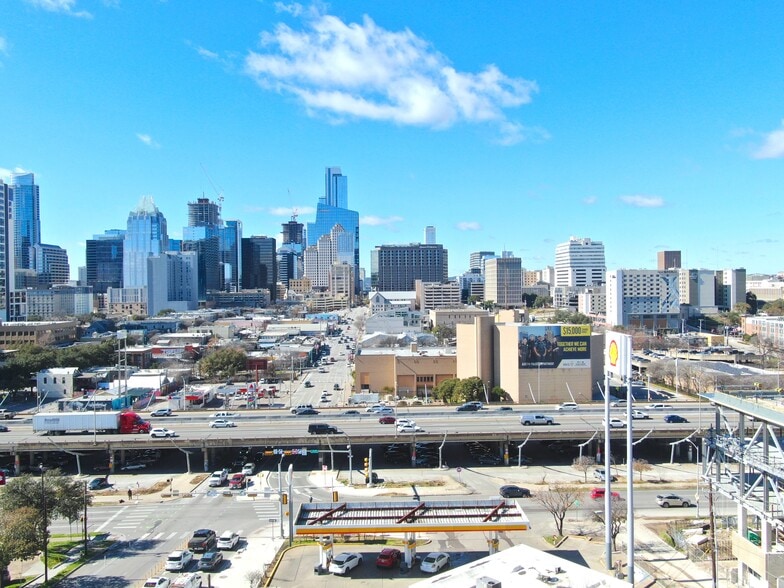 More Photos Of 902 E 7th St, Austin Office For Lease