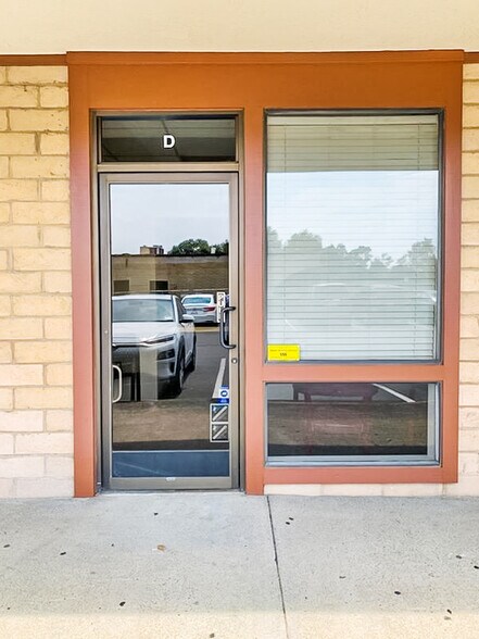 More Photos Of 2560 N Texas St, Fairfield Office For Lease