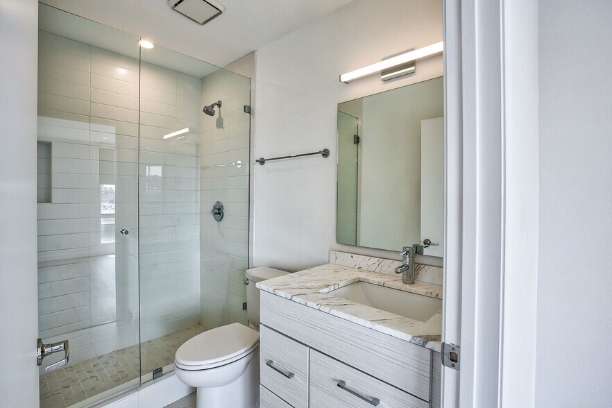 More Photos Of 8600 Burton Way, Los Angeles Apartments For Sale