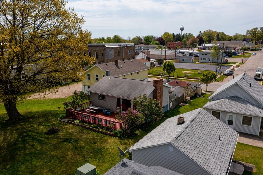 More Photos Of 42 W Spring St, Port Austin General Retail For Lease