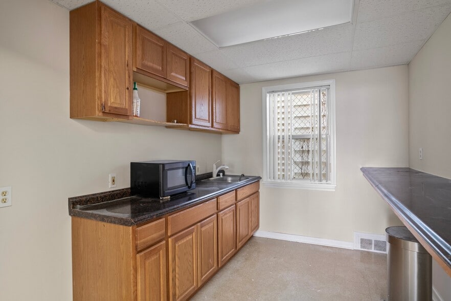 More Photos Of 68 Westfield St, West Springfield Storefront Retail Office For Sale