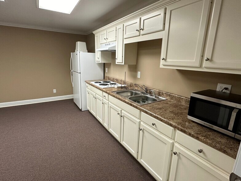 More Photos Of 2094 Fisher St SW, Huntsville Office For Lease