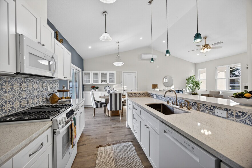 More Photos Of 25265 Carlsbad Ave, Davis Apartments For Sale