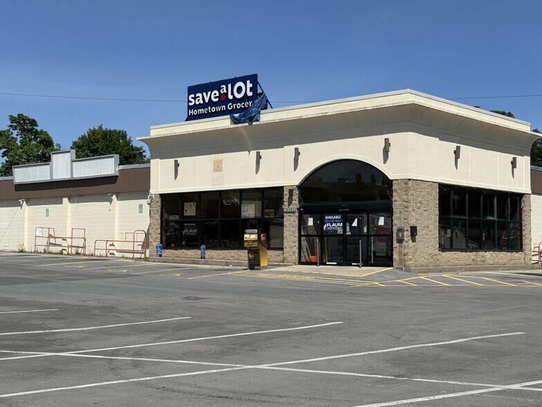 Primary Photo Of 12030 Park Ln, Wolcott Supermarket For Lease
