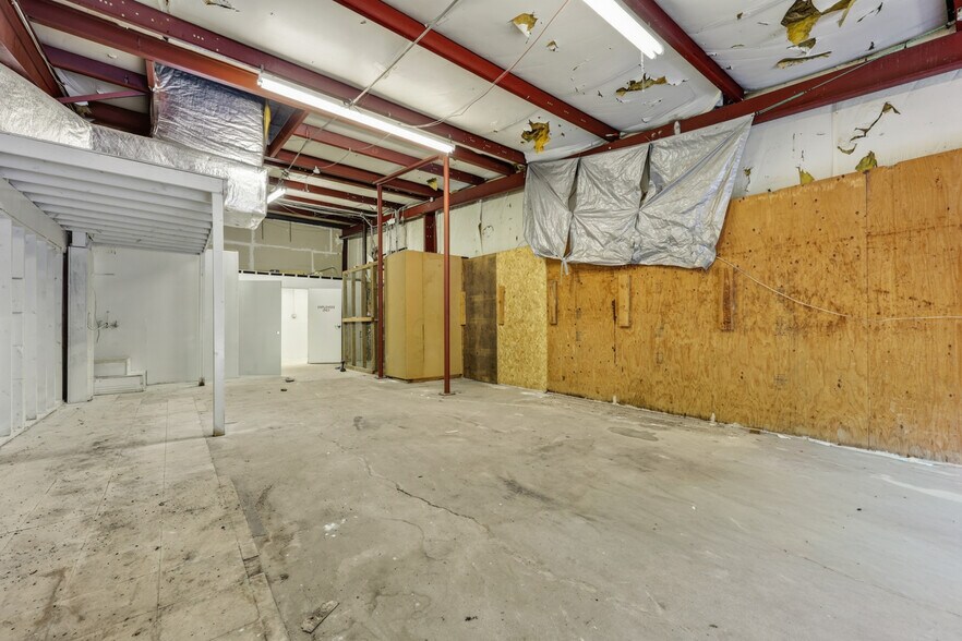 More Photos Of 1006 E Colby St, Whitehall Storefront Retail Office For Sale