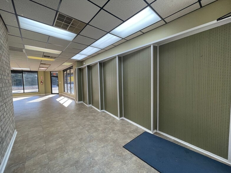 More Photos Of 1911 Lejeune Blvd, Jacksonville Storefront Retail Office For Lease