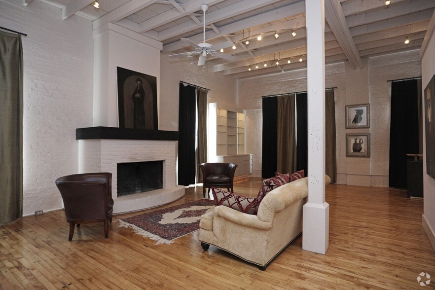 More Photos Of 2409 Commerce St, Houston Freestanding For Lease