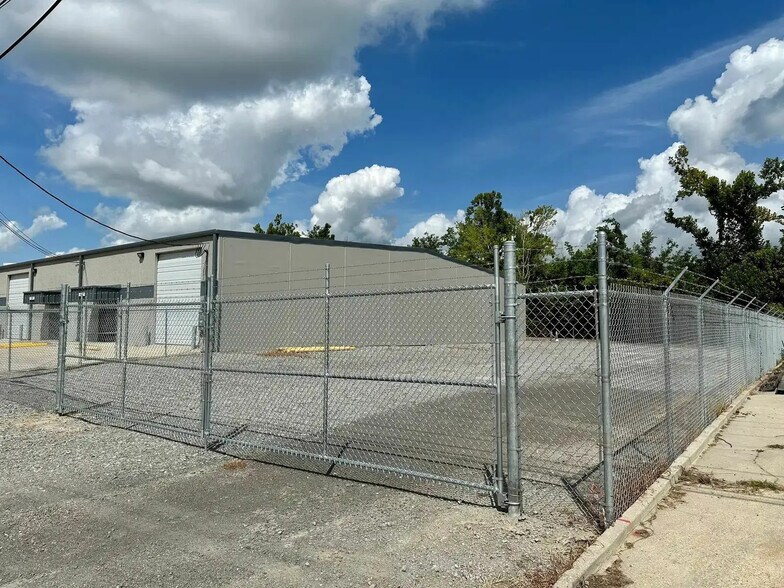 More Photos Of 3101-3107 La Place Ln, Laplace Distribution For Lease