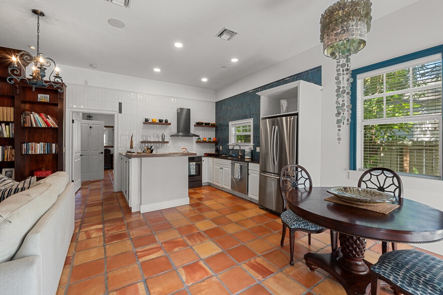 More Photos Of 1608 Lake Ave, West Palm Beach Hotel For Sale