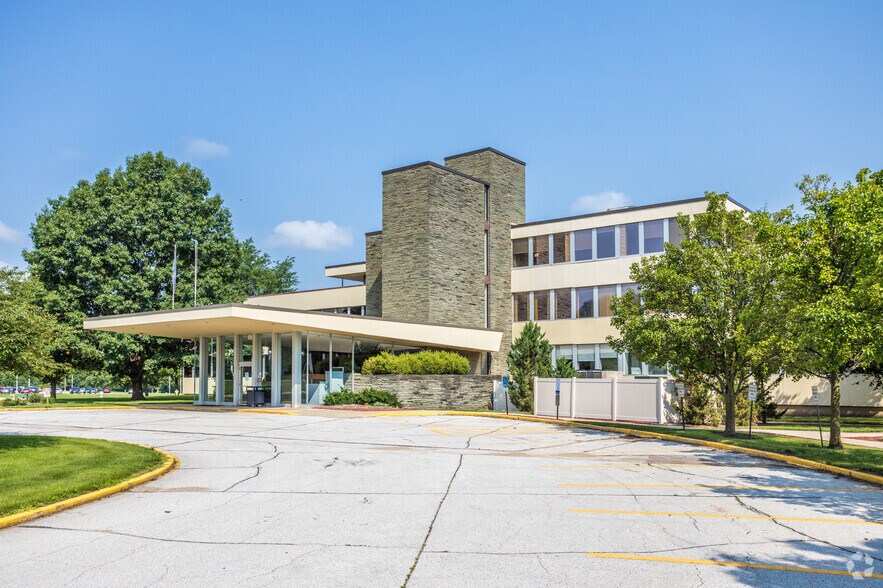 More Photos Of 1901 Bell Ave, Des Moines Warehouse For Lease