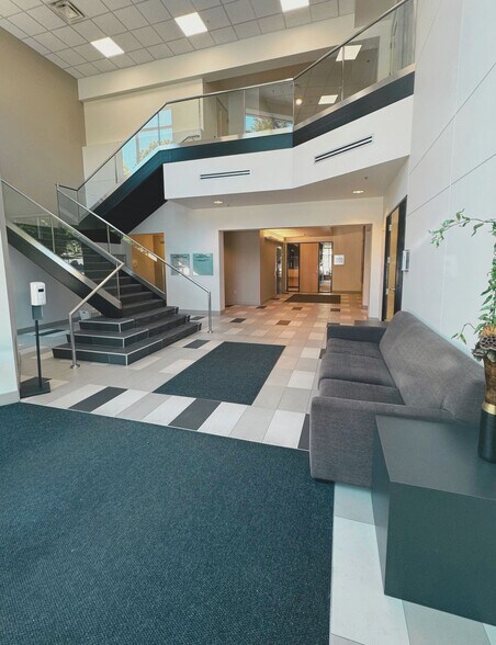 More Photos Of 7650 SW Beveland St, Tigard Office For Lease