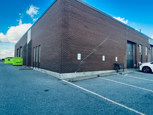 More Photos Of 1380 Hopkins St, Whitby Showroom For Lease