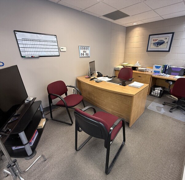 More Photos Of 3811 Portage Av, Winnipeg Flex For Lease