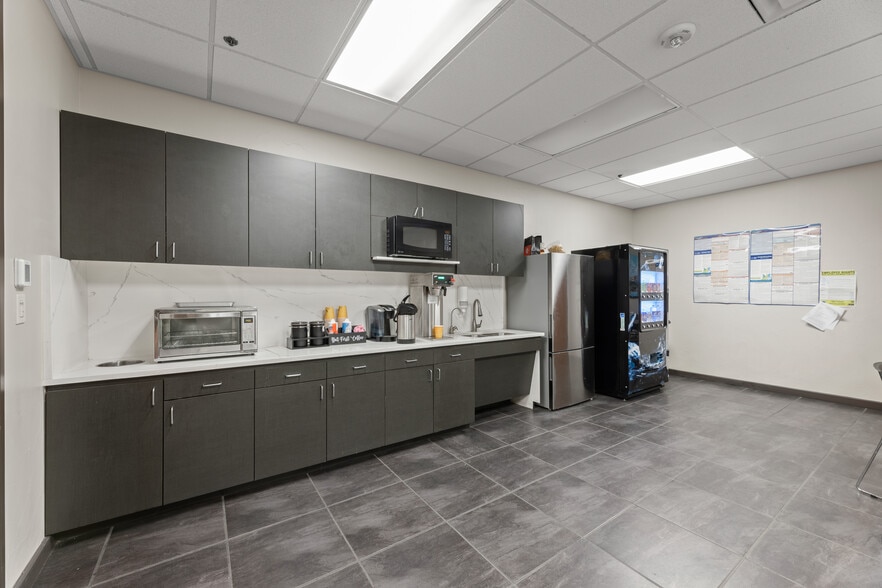 More Photos Of 833 111th St, Arlington Distribution For Lease