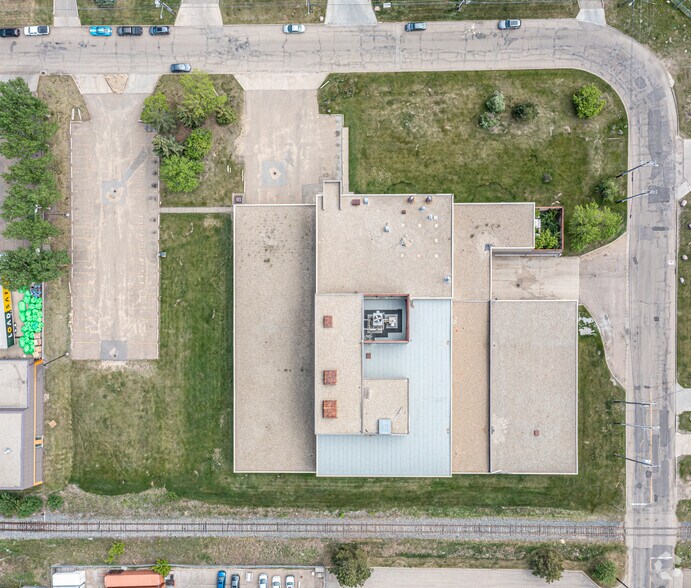 More Photos Of 9300 47 St NW, Edmonton Manufacturing For Sale