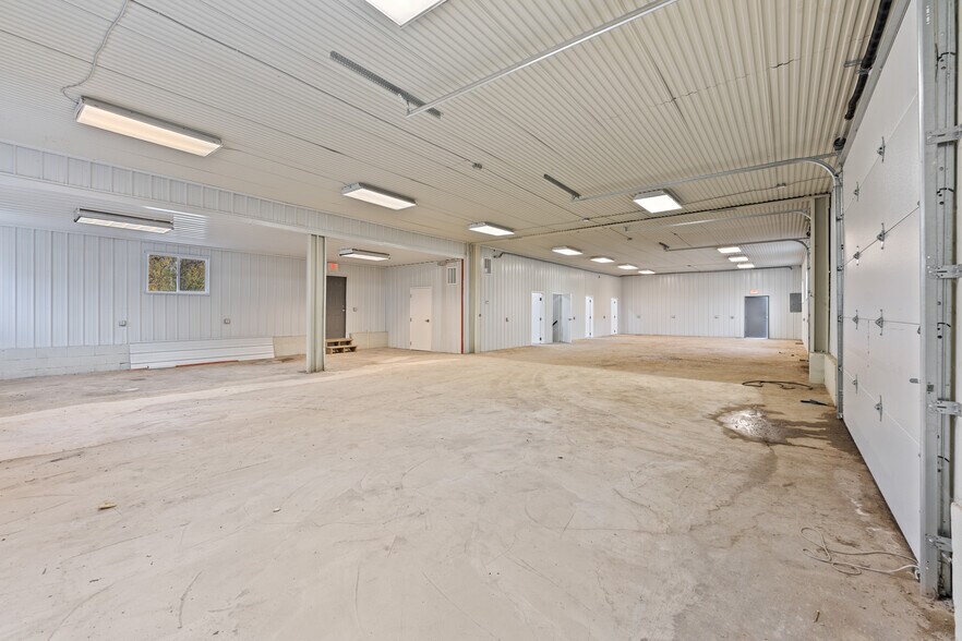 More Photos Of 22840 Canal Rd, Circleville Warehouse For Sale