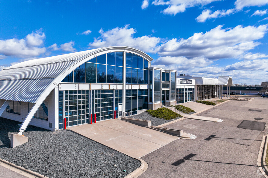 Primary Photo Of 2325 N Prior Ave, Roseville Auto Dealership For Sale