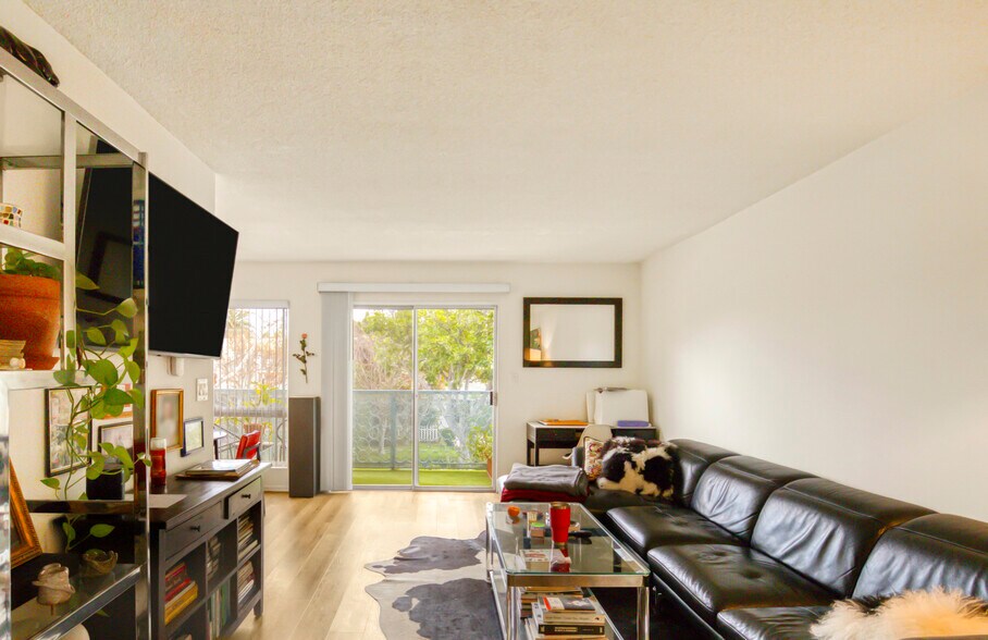 More Photos Of 1027 N Ogden Dr, Los Angeles Apartments For Sale